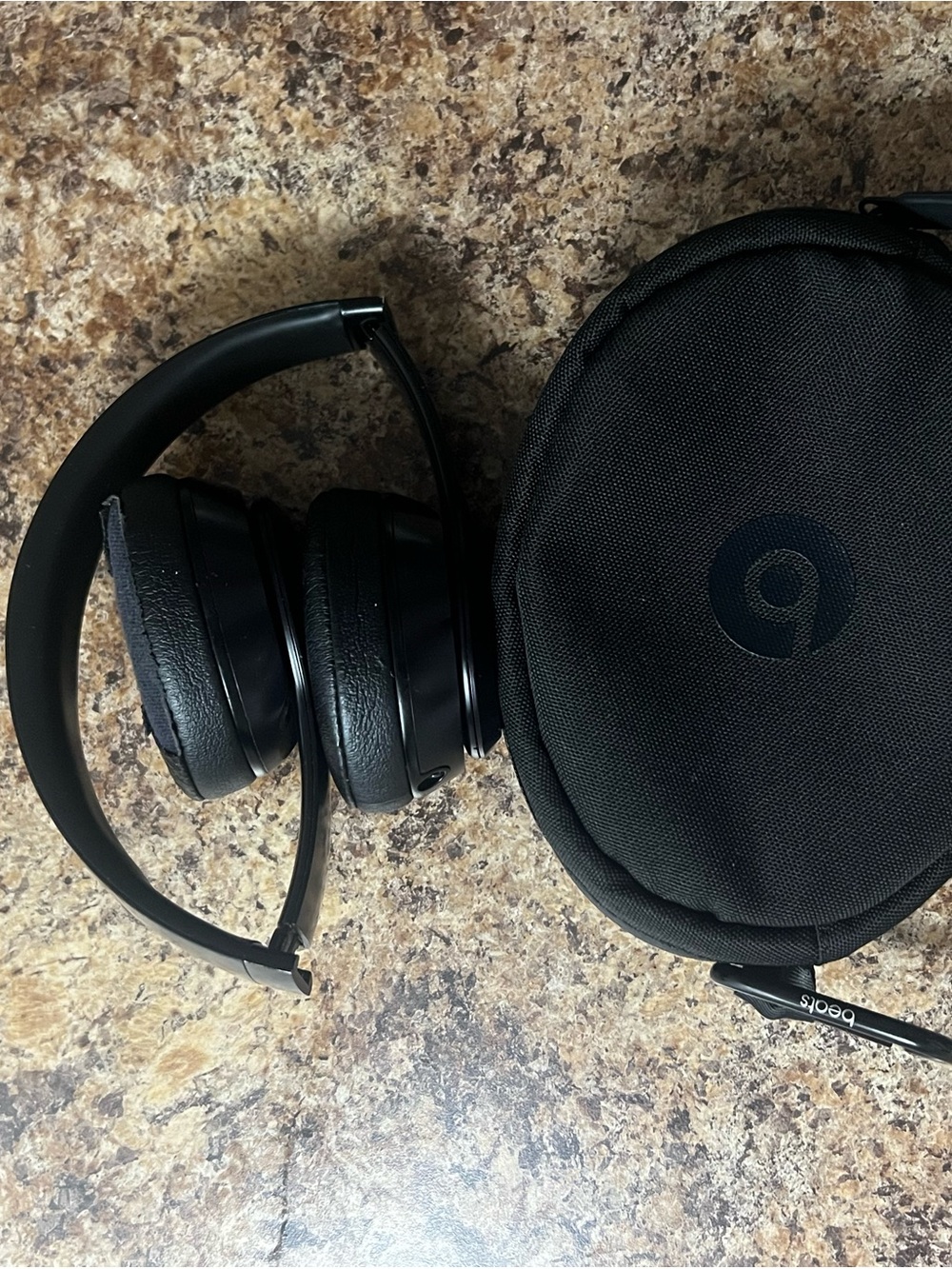 Beats by Dre Black On-Ear Wireless Headphones with Carry Case